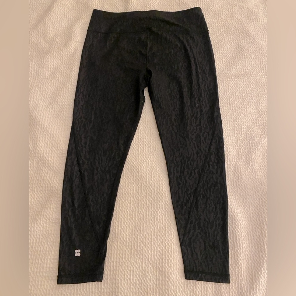 Sweaty Betty ALL DAY 7/8 leggings in black leopard cheetah print! Size Medium - Picture 3 of 8